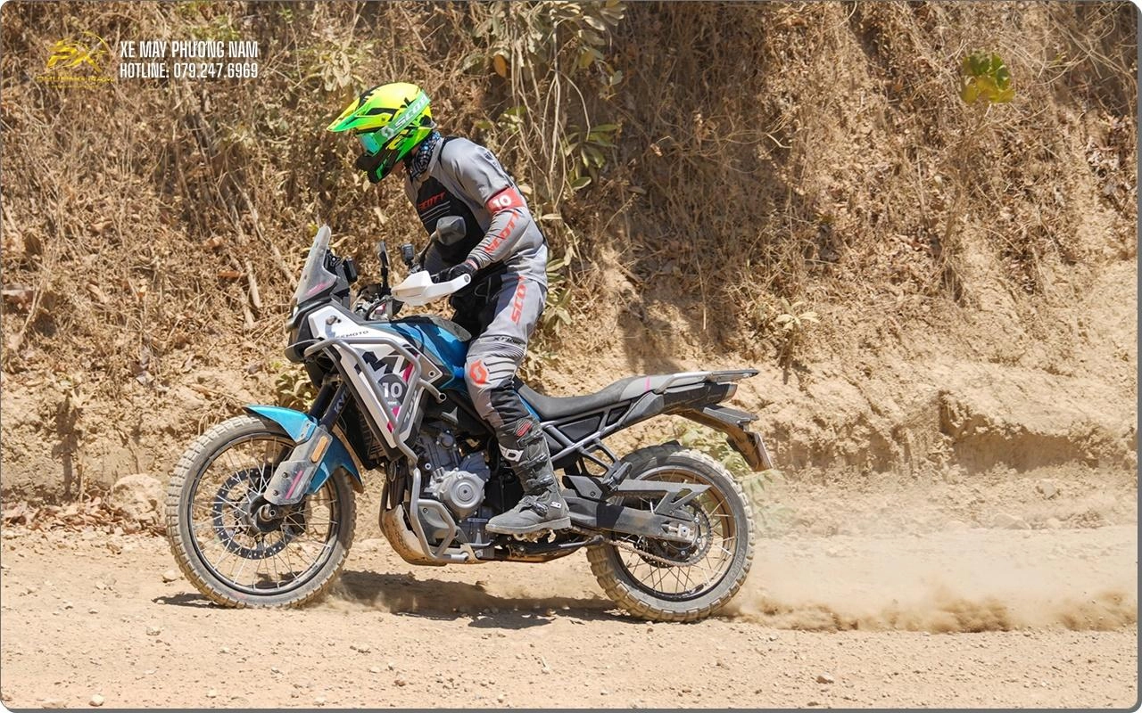 CFMOTO 450MT